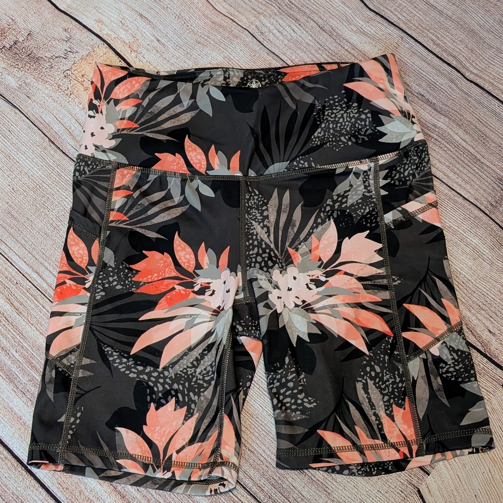 GAIAM Black and Coral Floral Bike Shorts ✨NWOT✨